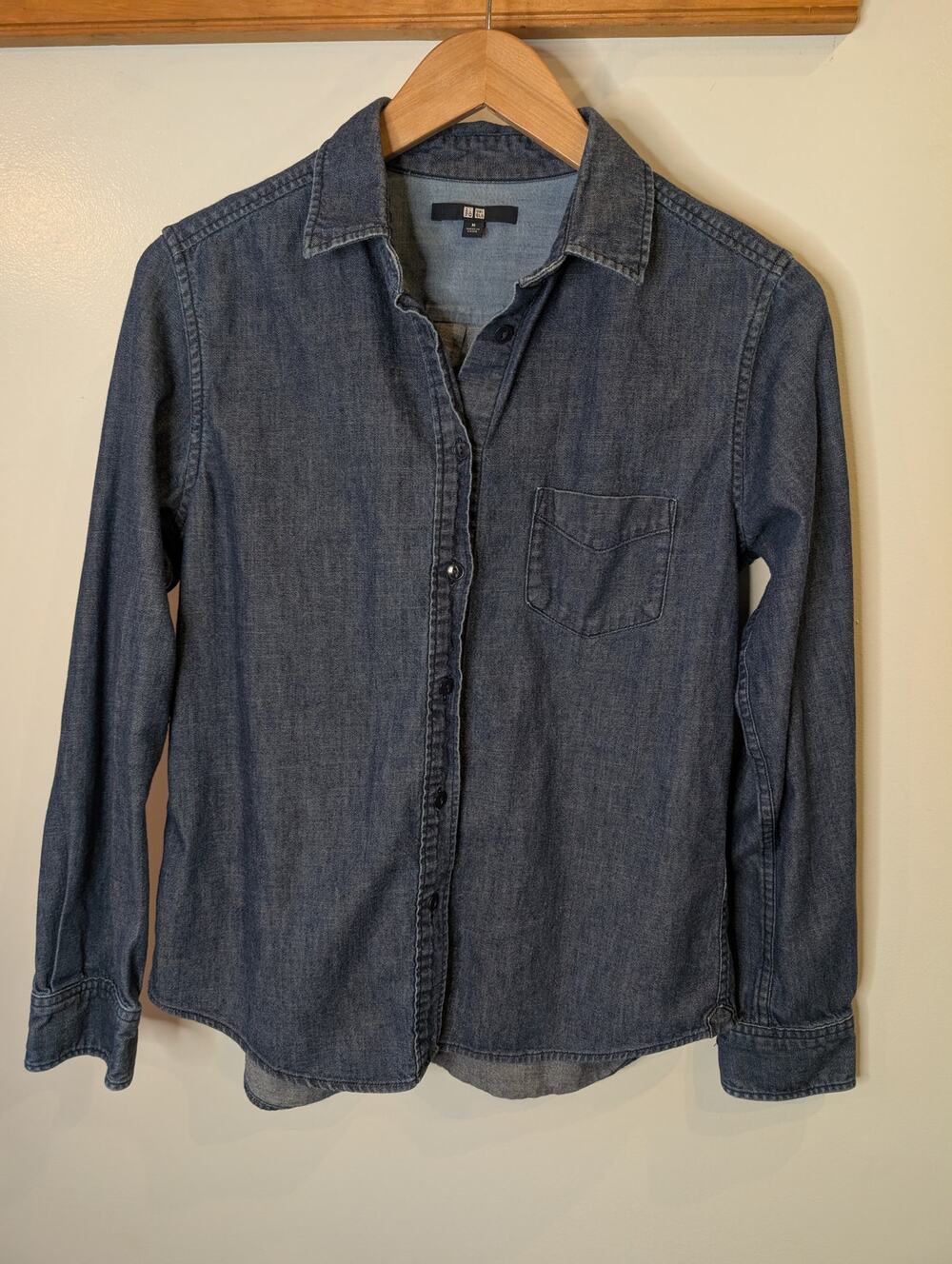 Uniqlo Blue Chambray Denim Button Down Shirt Long Sleeve Women's Medium
